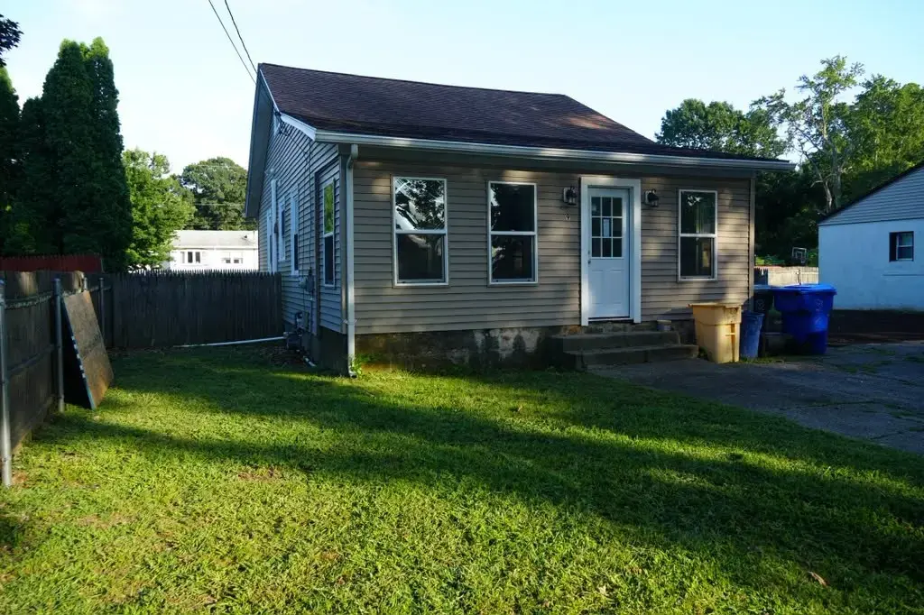 9 Vineland Ave, East Providence