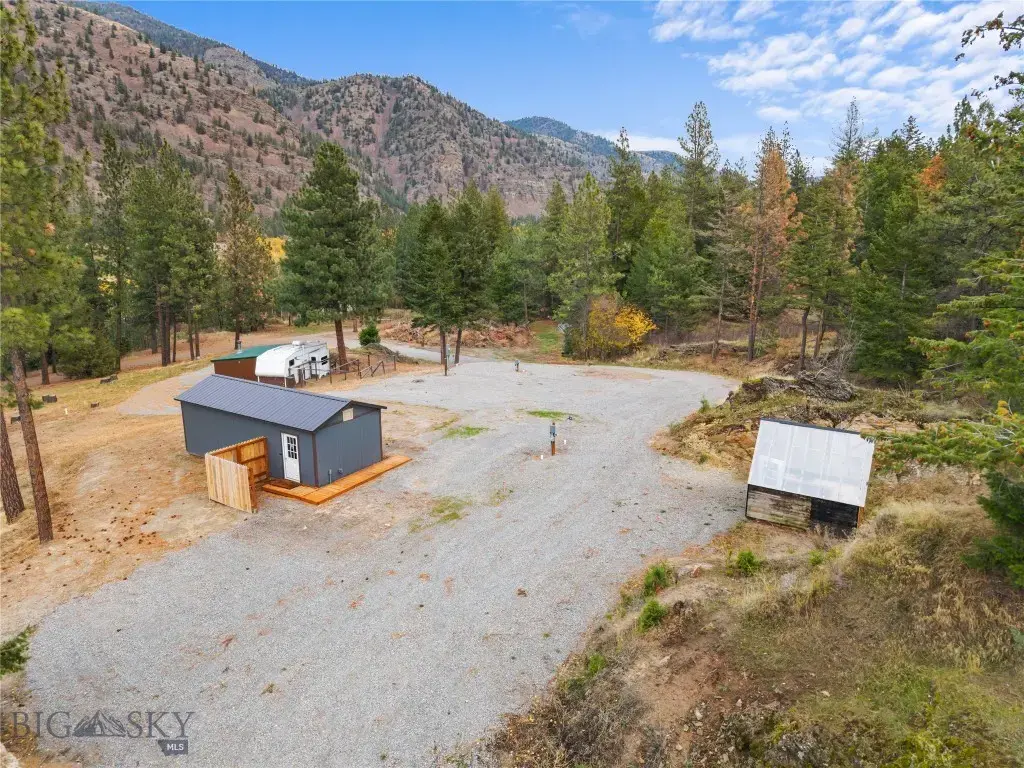 8596 Mt Highway 200, Paradise