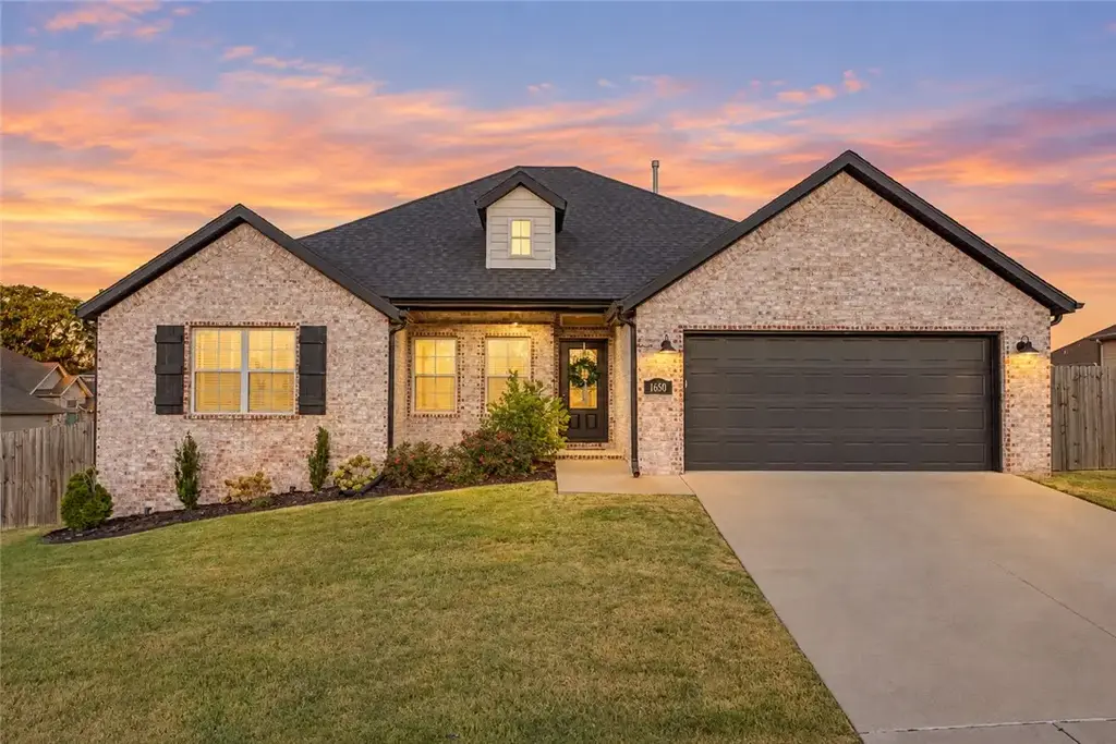 1650 Quincy Avenue, Fayetteville