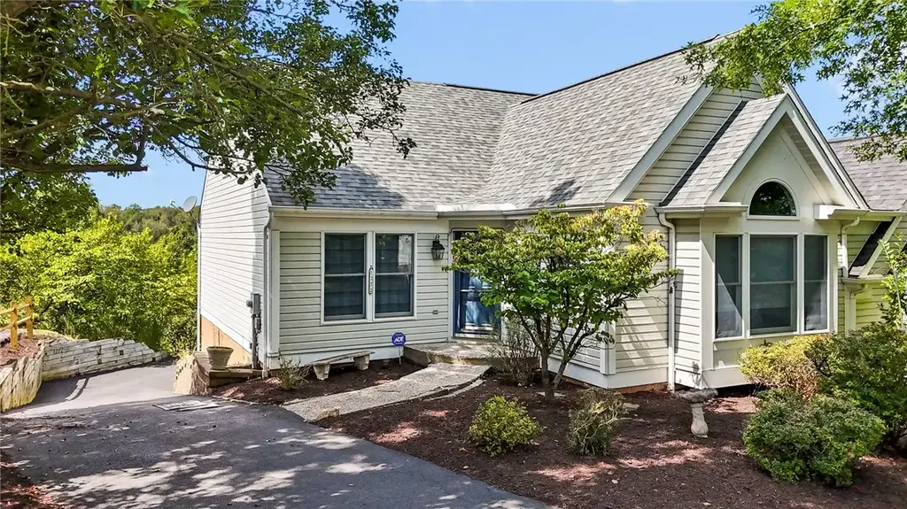 1272 Meadowbrook Drive , North Strabane