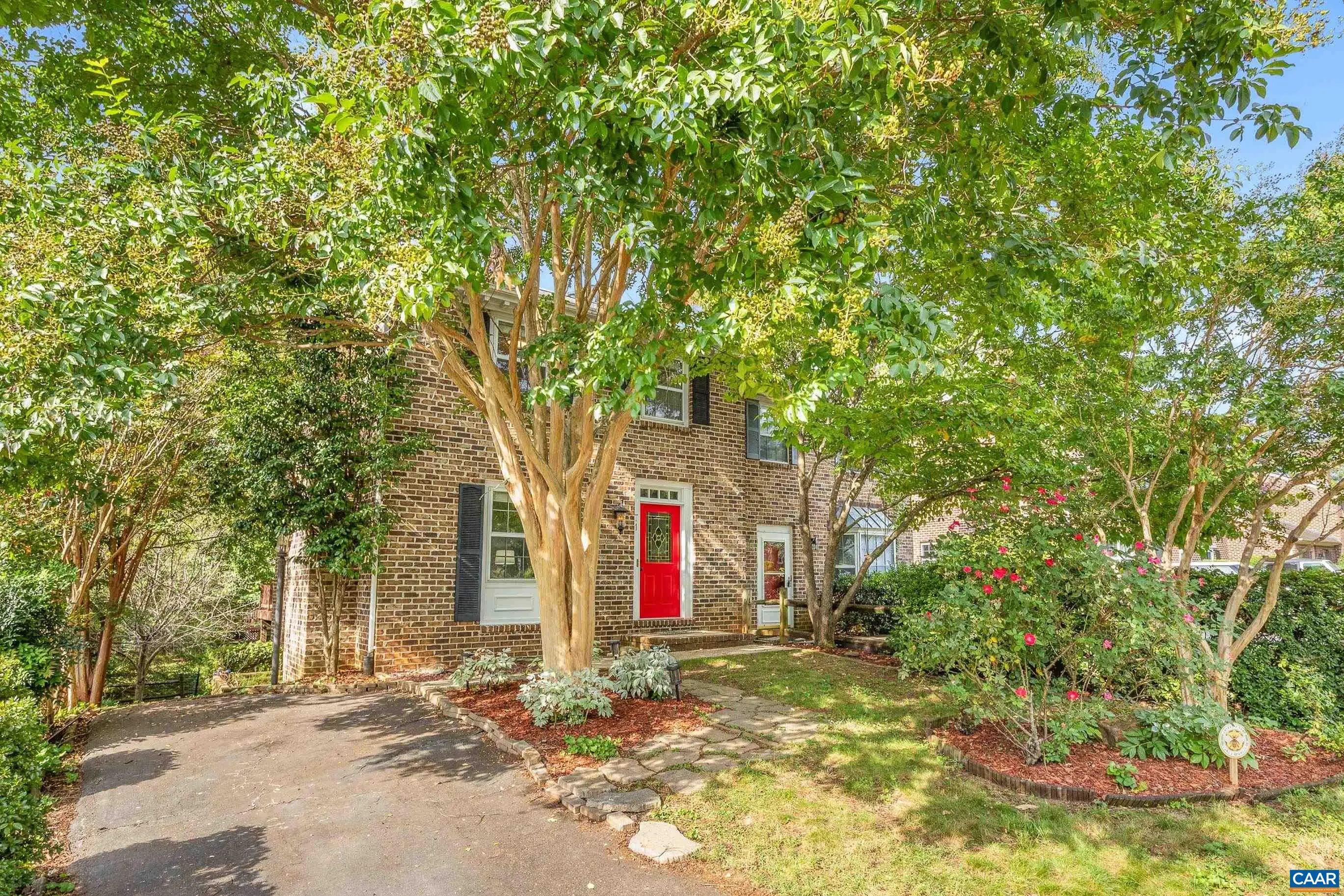 71 Court Pl, Charlottesville