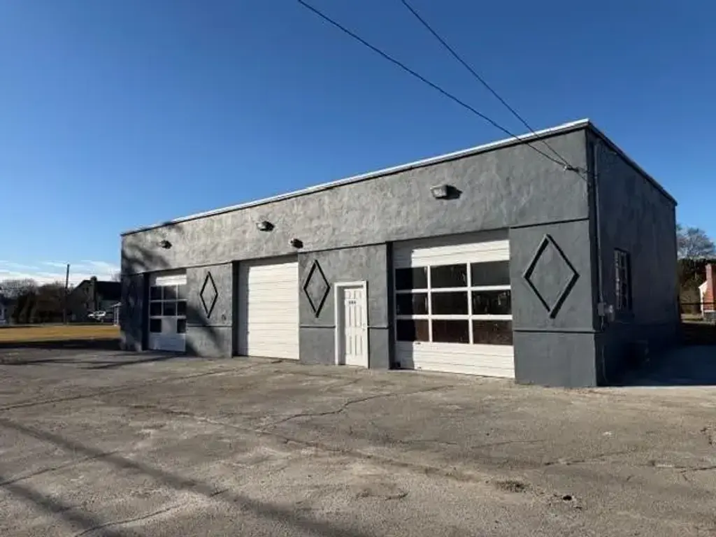 793 Main Rd, Tiverton
