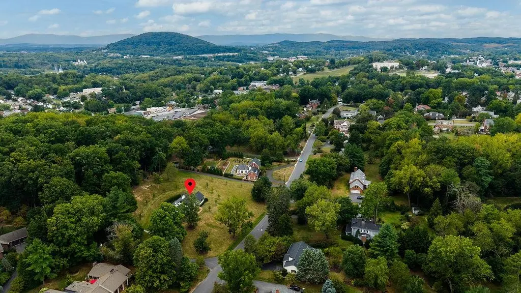 1431 Dogwood Rd, Staunton