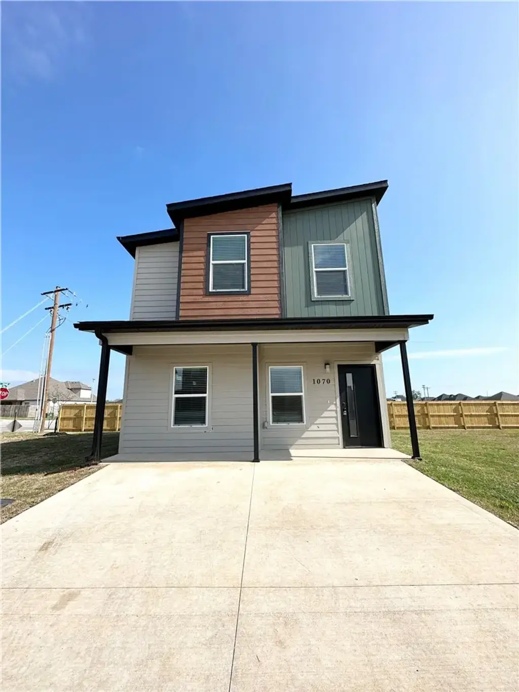 1070 Boardwalk Avenue, Centerton