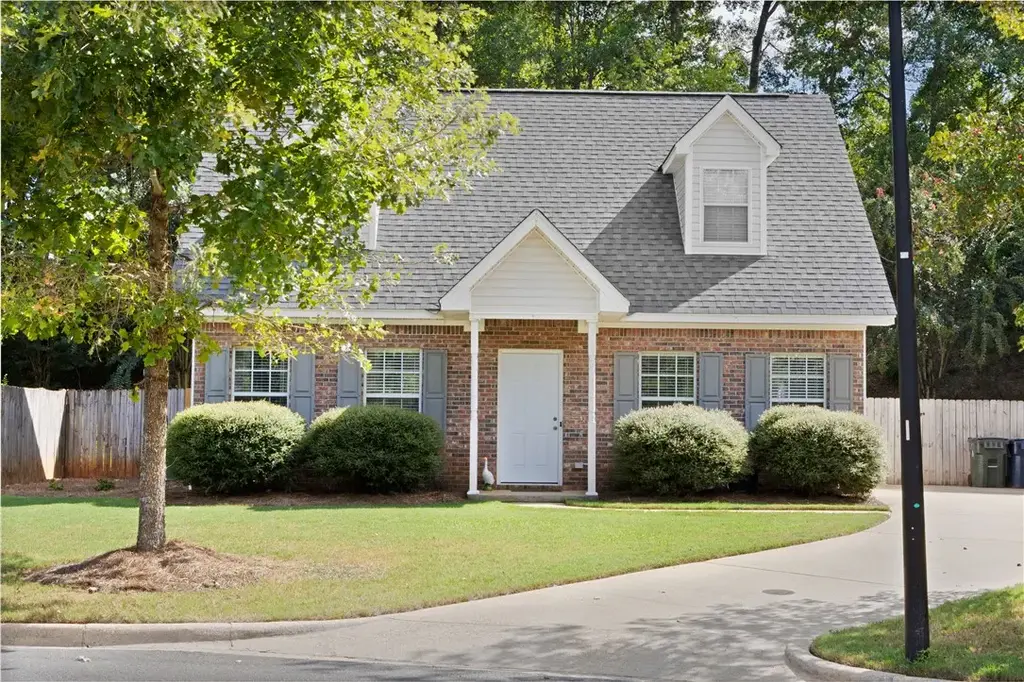 1047 Pleasant Ave, Auburn