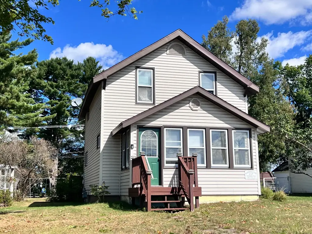 217 Division St W, Eagle River