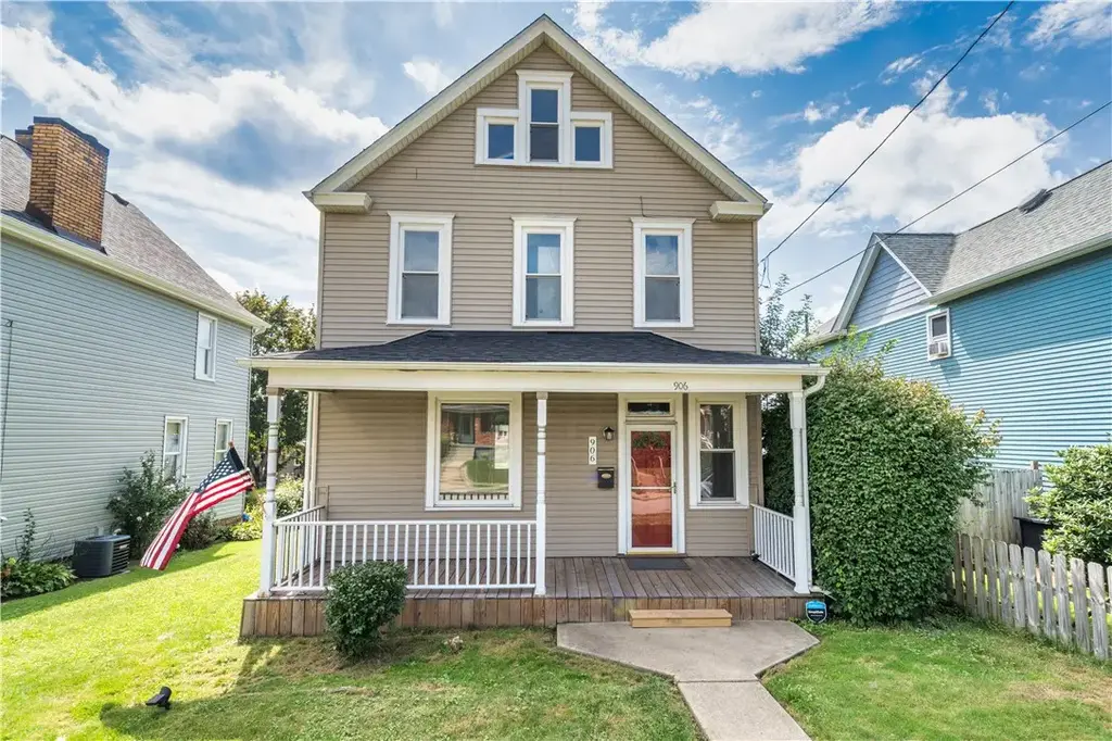 906 Summit Street , McKeesport