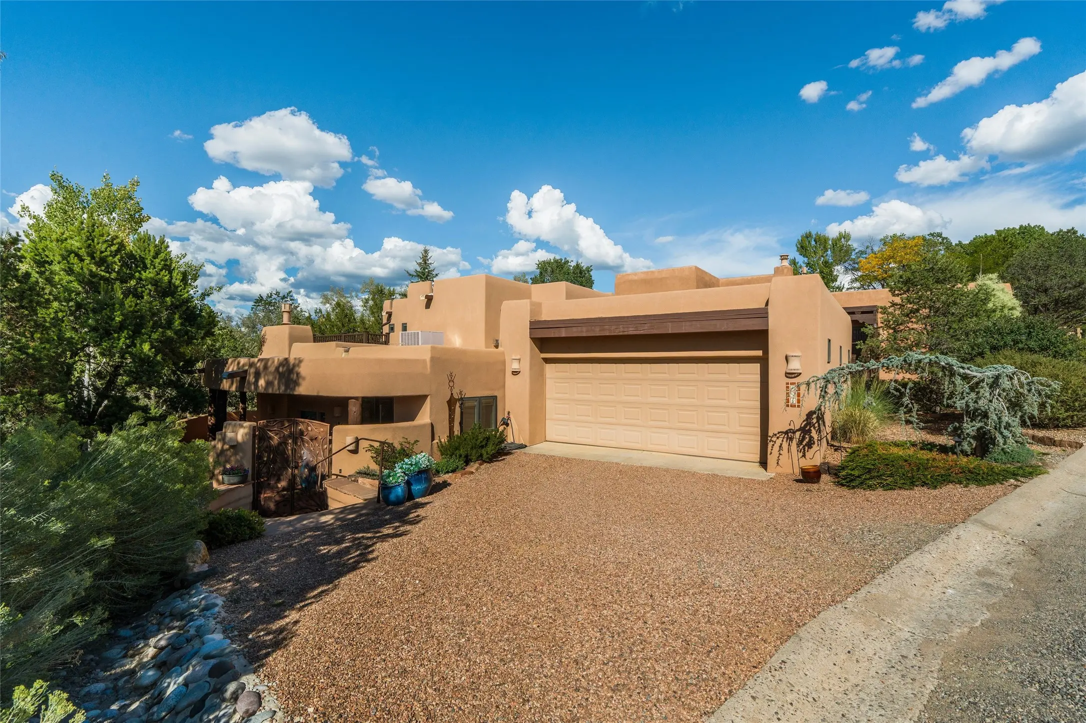 690 La Viveza Court, Santa Fe