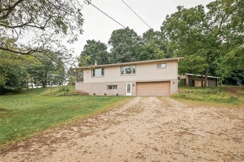 310 University Street, Elk Mound