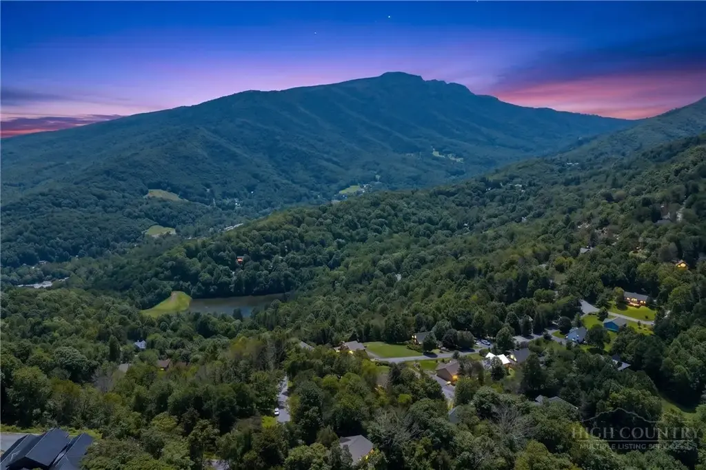 987 Alpine Drive, Seven Devils