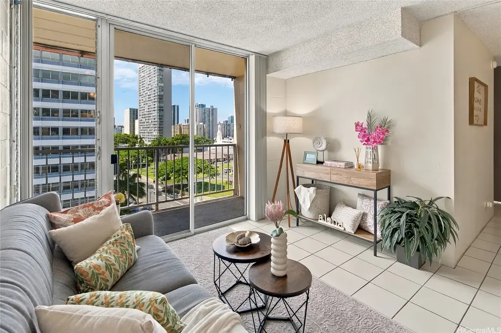 (unit #906) 1415 Punahou Street, Honolulu