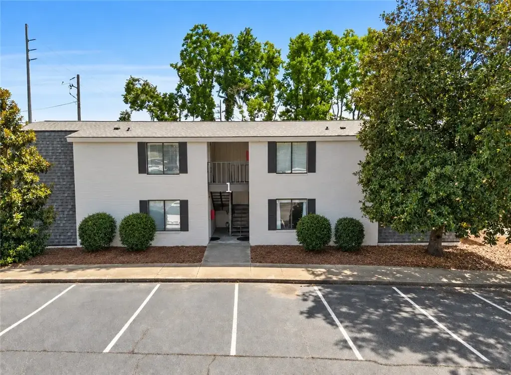 415 N Donahue Dr 1c, Auburn