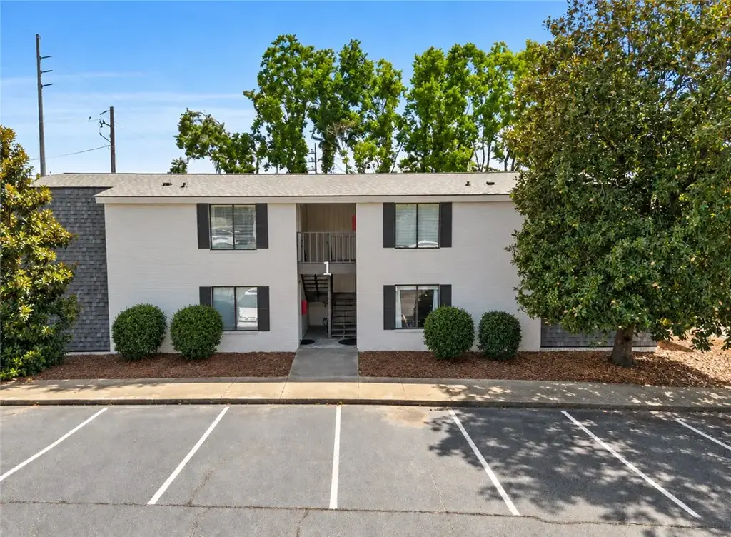 415 N Donahue Dr 8b, Auburn