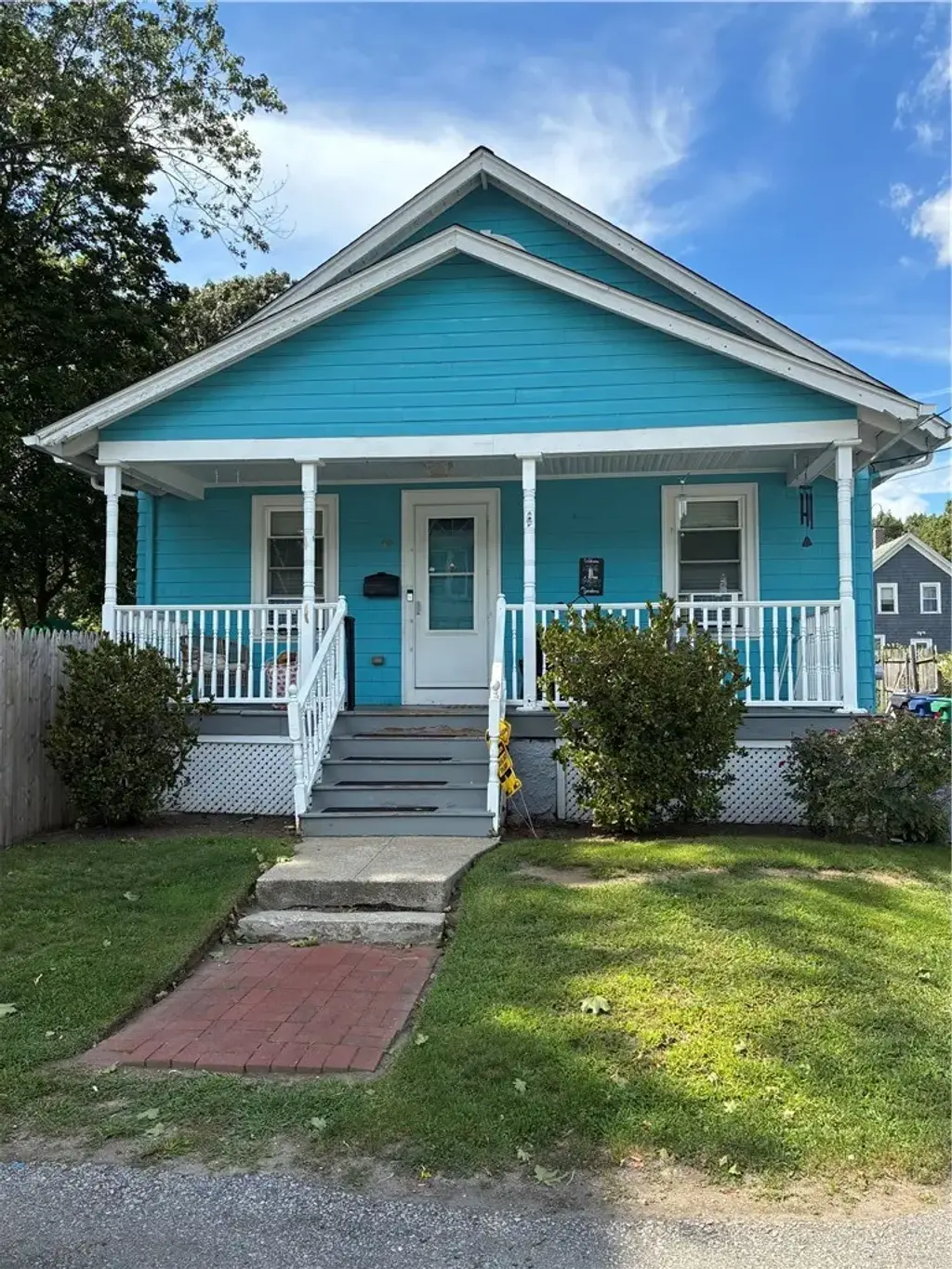 99 Phillips Ave, Warwick