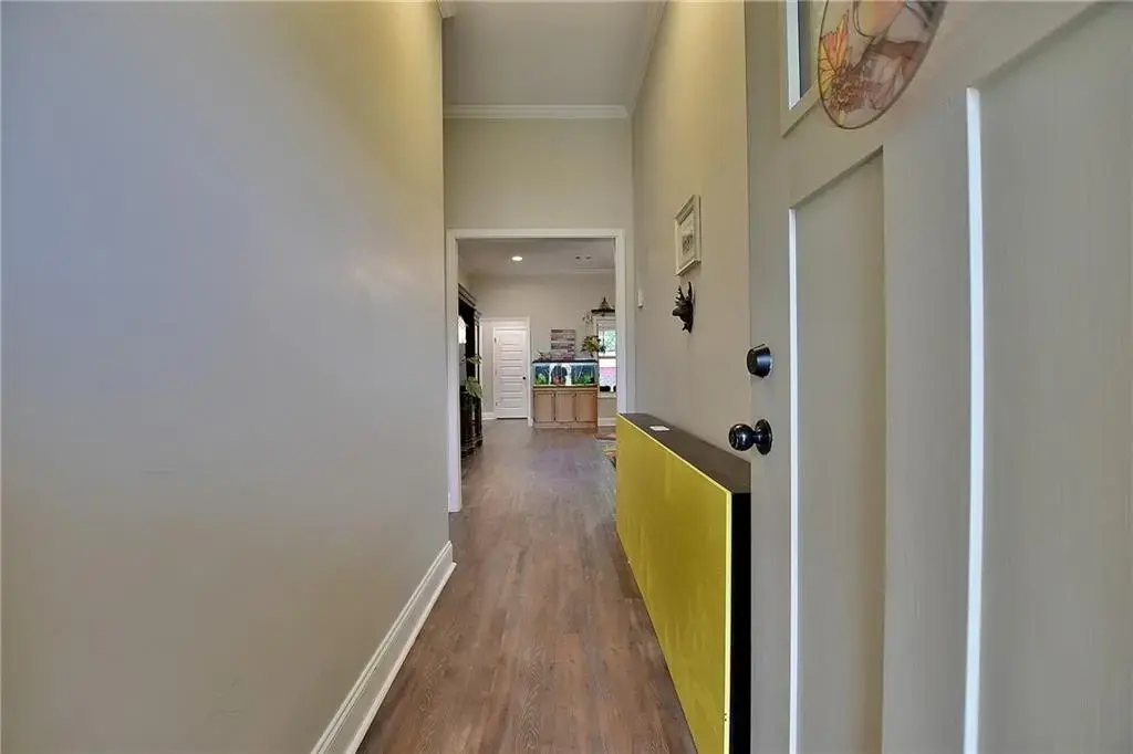 9 Fast Lane, Seale