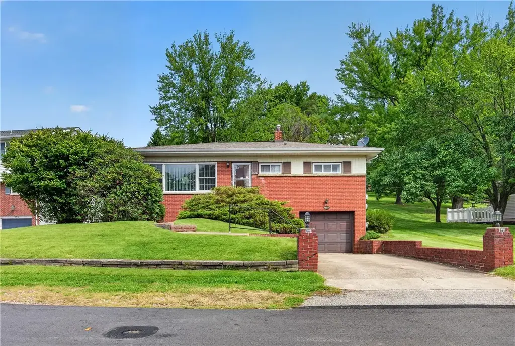 857 Pleasant Hills Drive , South Strabane