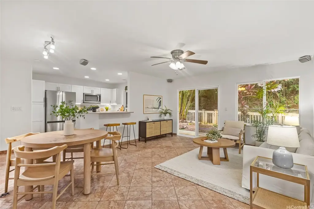 (unit #73) 95-1215 Wikao Street, Mililani