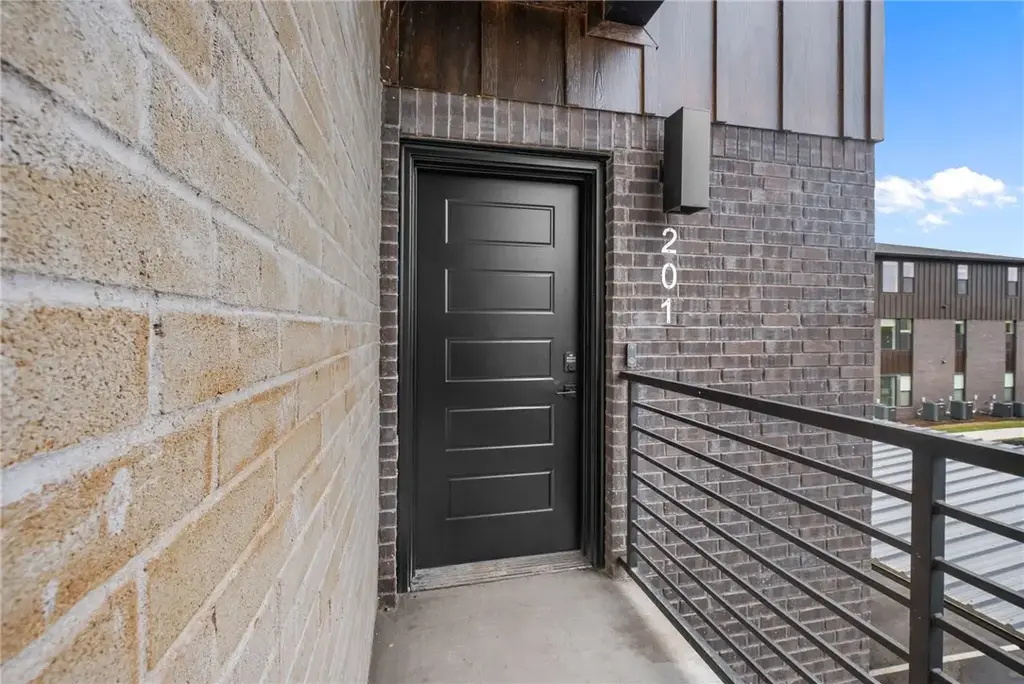 3329 Se Mp Parkway 201, Bentonville
