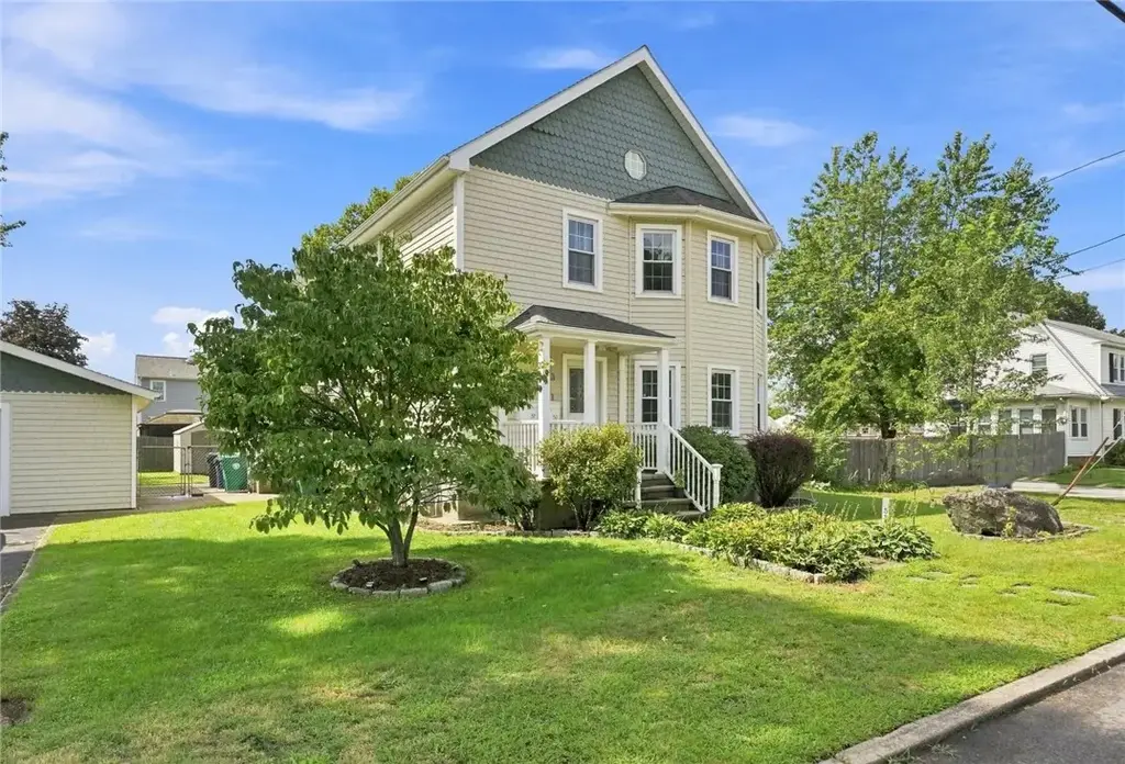 51 Pettaconsett Ave, Warwick