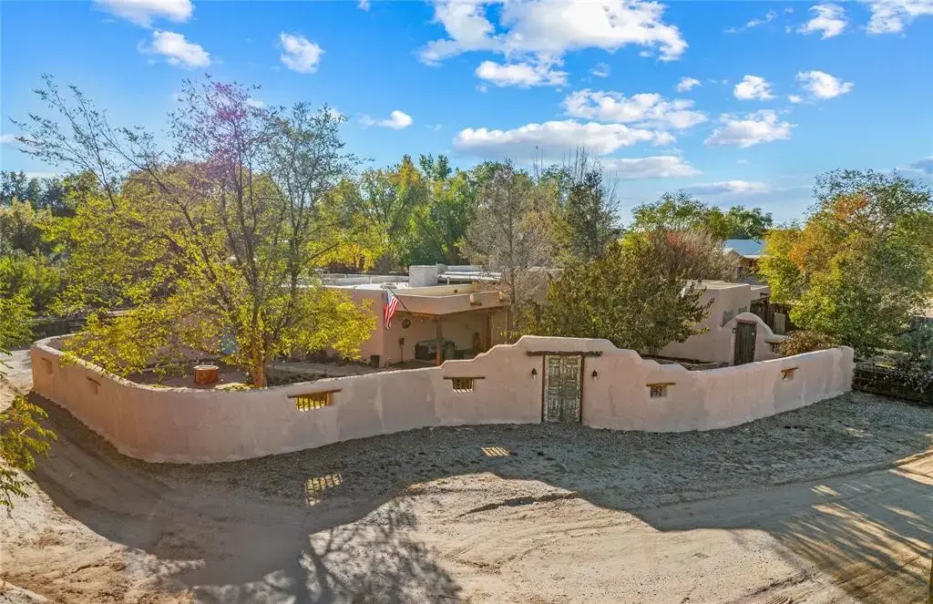 21 Private Drive 1155a # A, La Mesilla