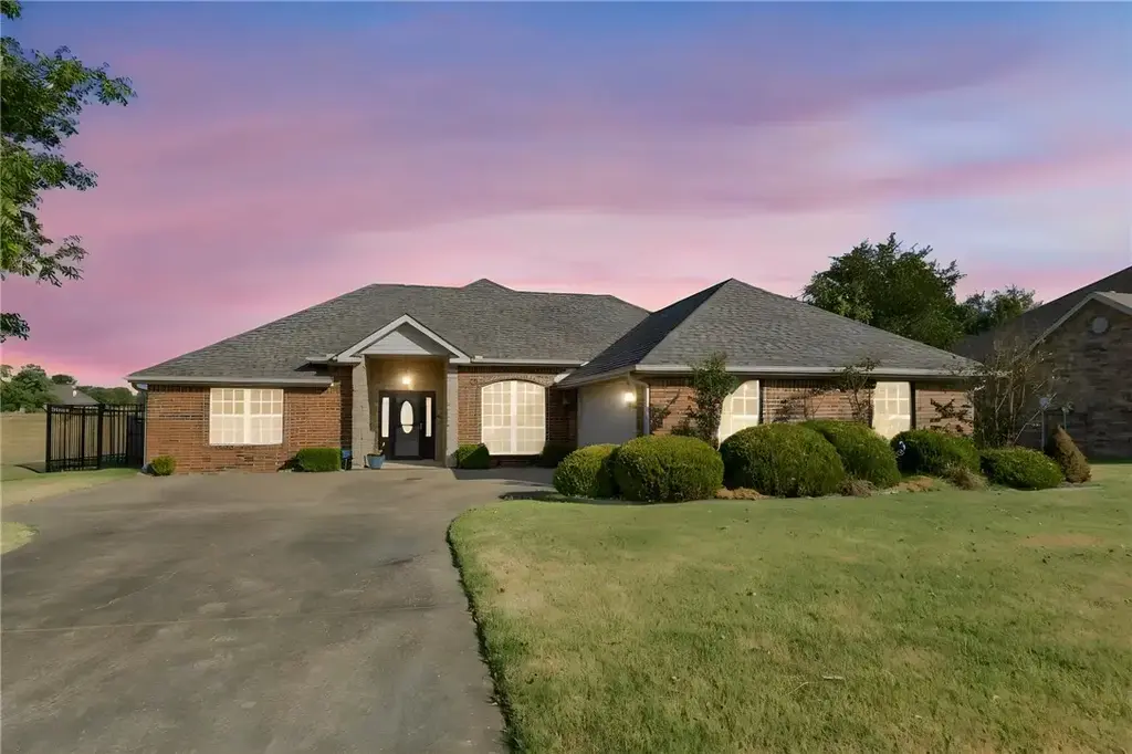 11199 Bear Drive, Farmington