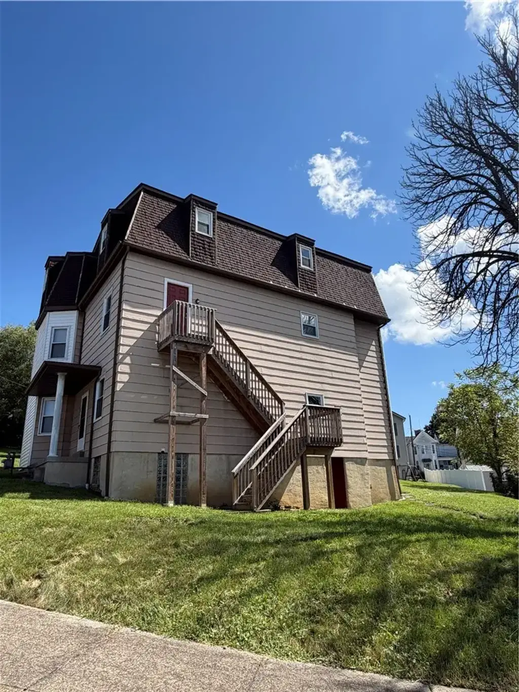 28 Observatory Street, Manor