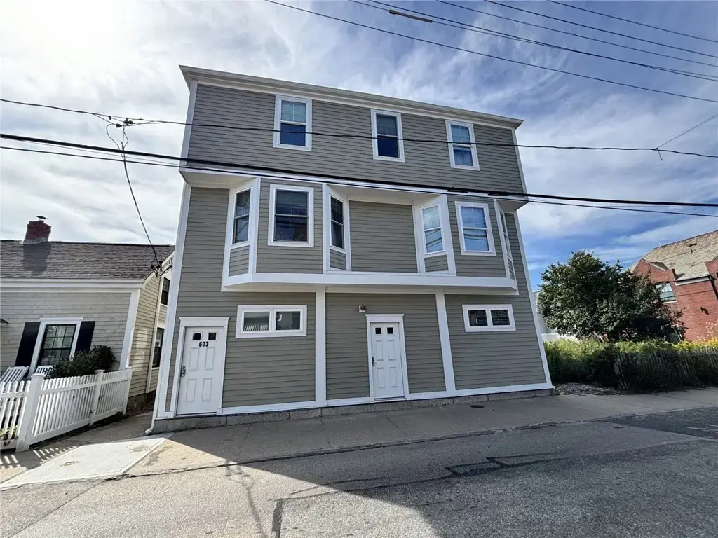 603 Thames St # 4, Newport