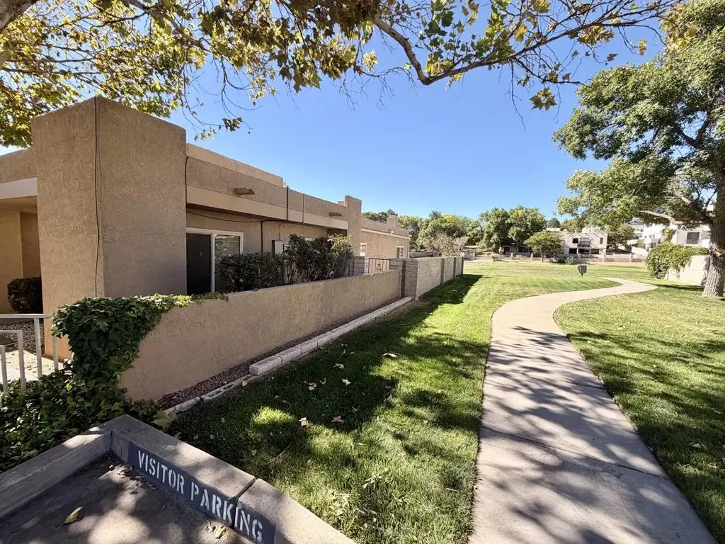 9747 Village Green Drive Ne, Albuquerque