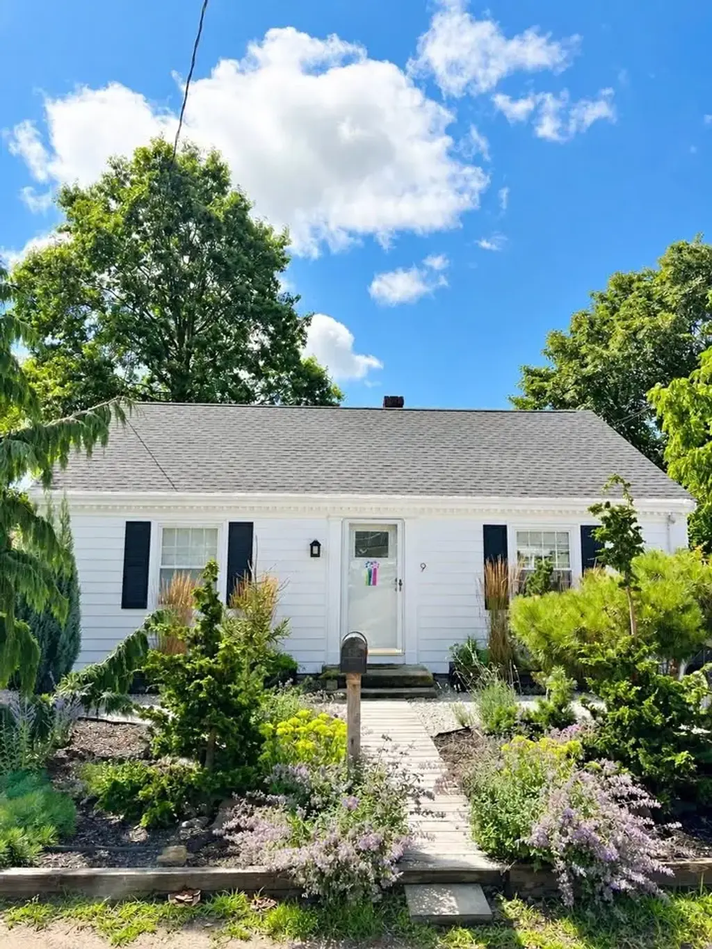 9 Loyola Ter, Newport