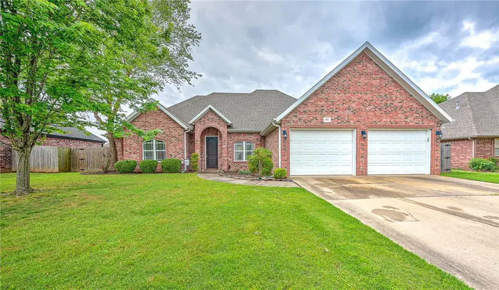 1953 S Doral Drive, Fayetteville