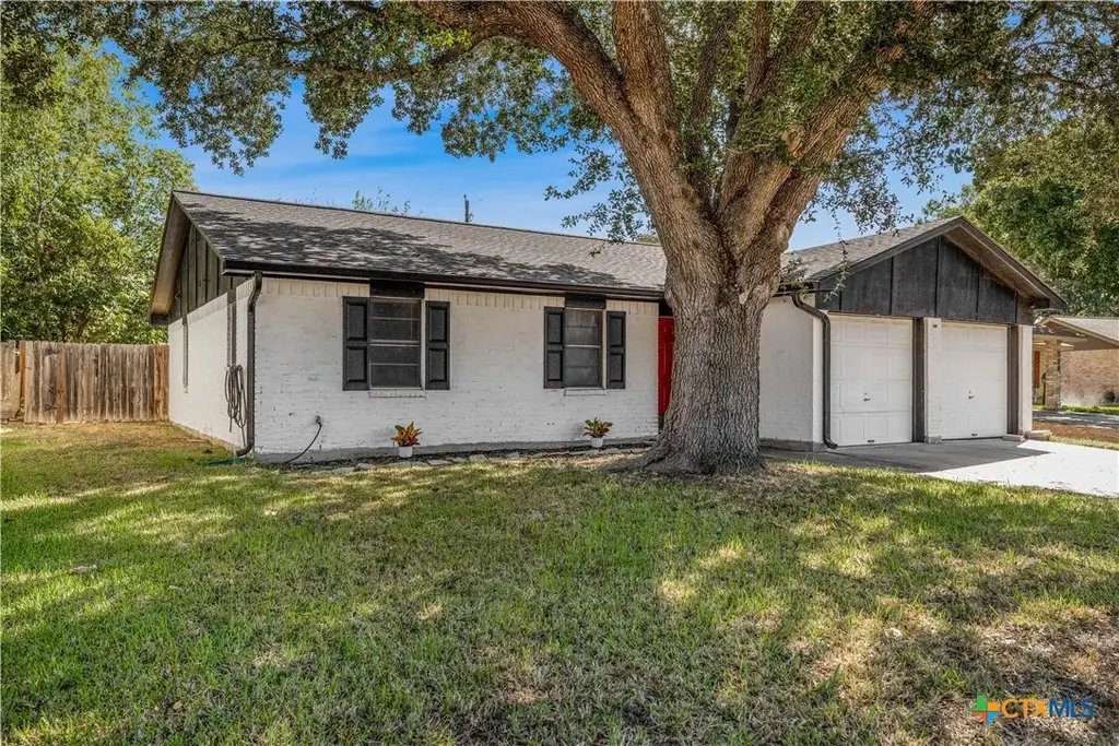 512 Monterrey Drive, Victoria