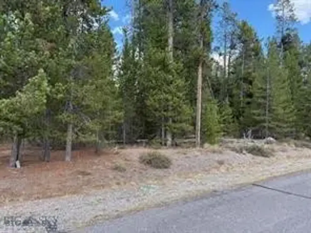 325 Shoshone Avenue, West Yellowstone