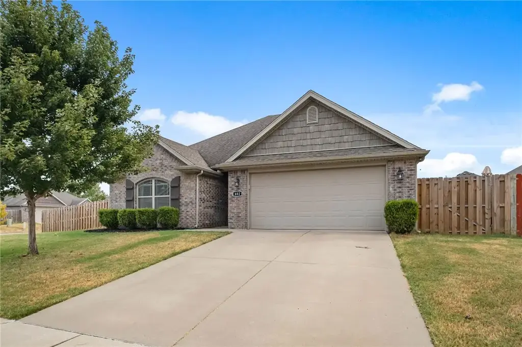 402 W Laurel Avenue, Rogers