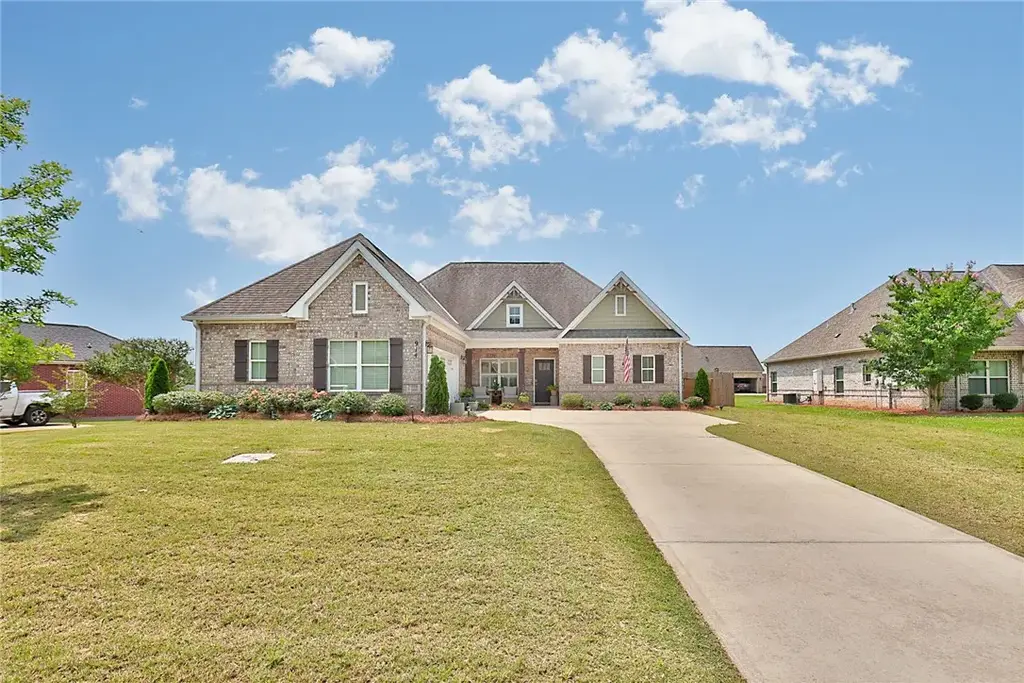 914 E Towne Lake Cir, Opelika