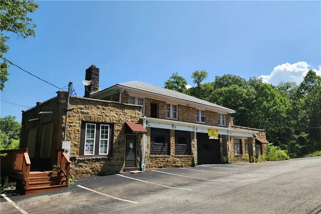 1129 State Route 30, Ligonier