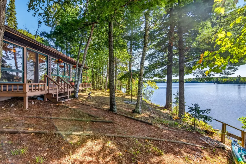 13909 Bay Rd W, Winchester