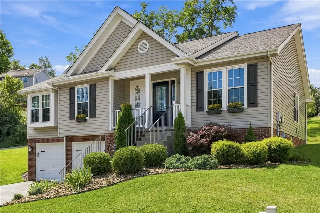 103 Oakbrook Circle , Banksville/Westwood