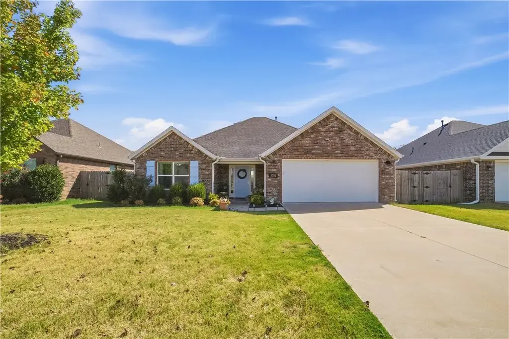 3701 N Mistletoe Avenue, Bentonville