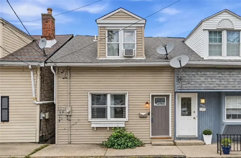2323 Sierra Street , South Side