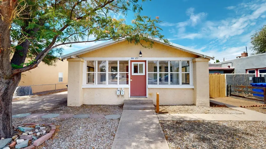 121 Princeton Drive Se, Albuquerque
