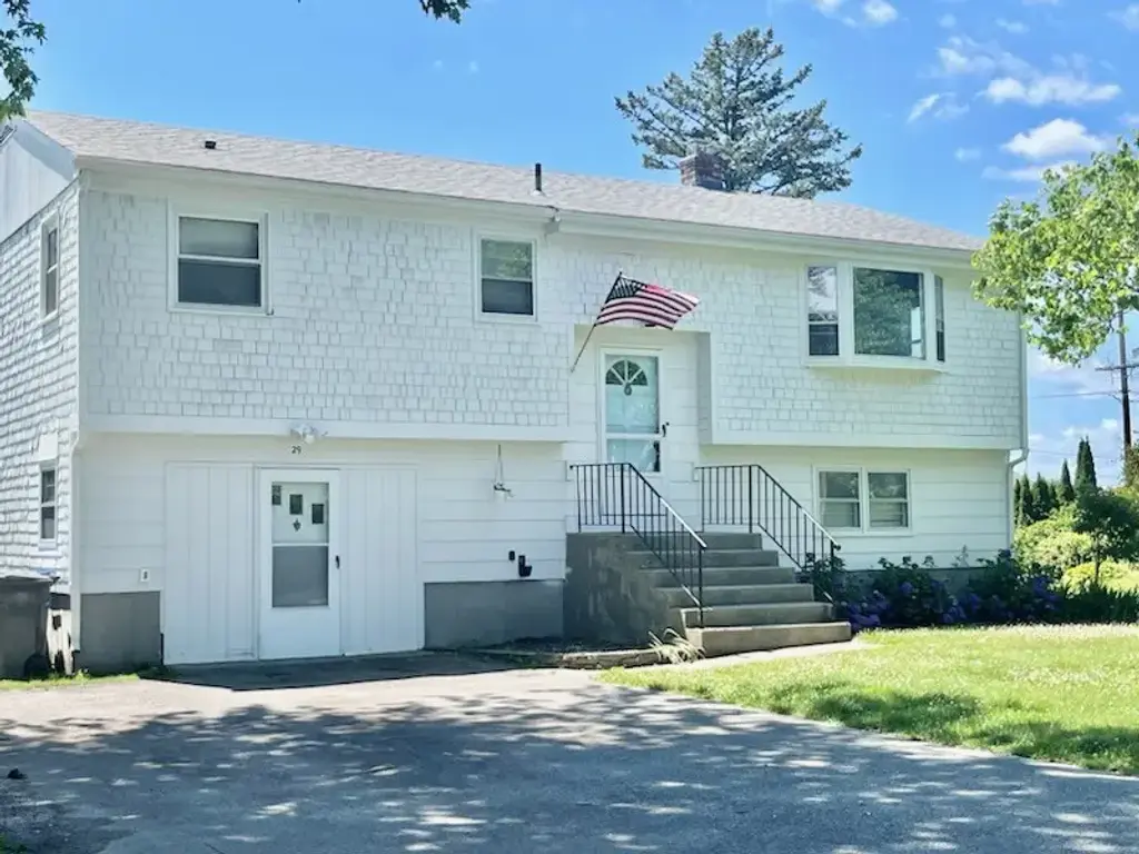 29 Reardon Dr, Middletown