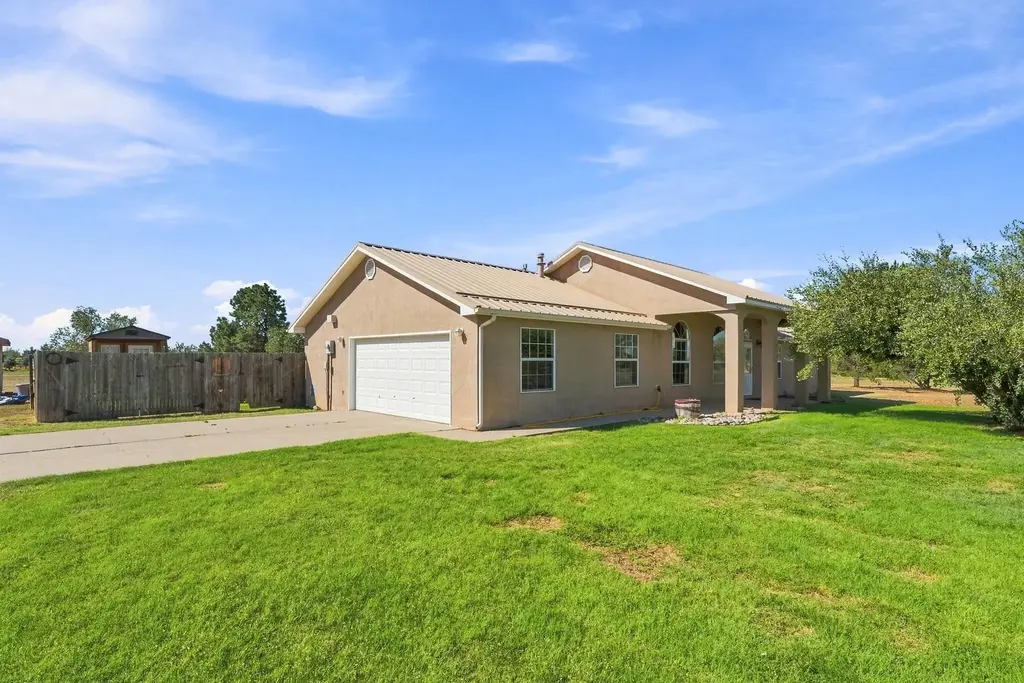 15 Fence Post Drive, Moriarty