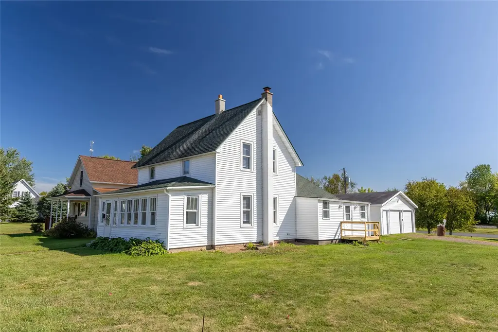 618 Miner Avenue W, Ladysmith