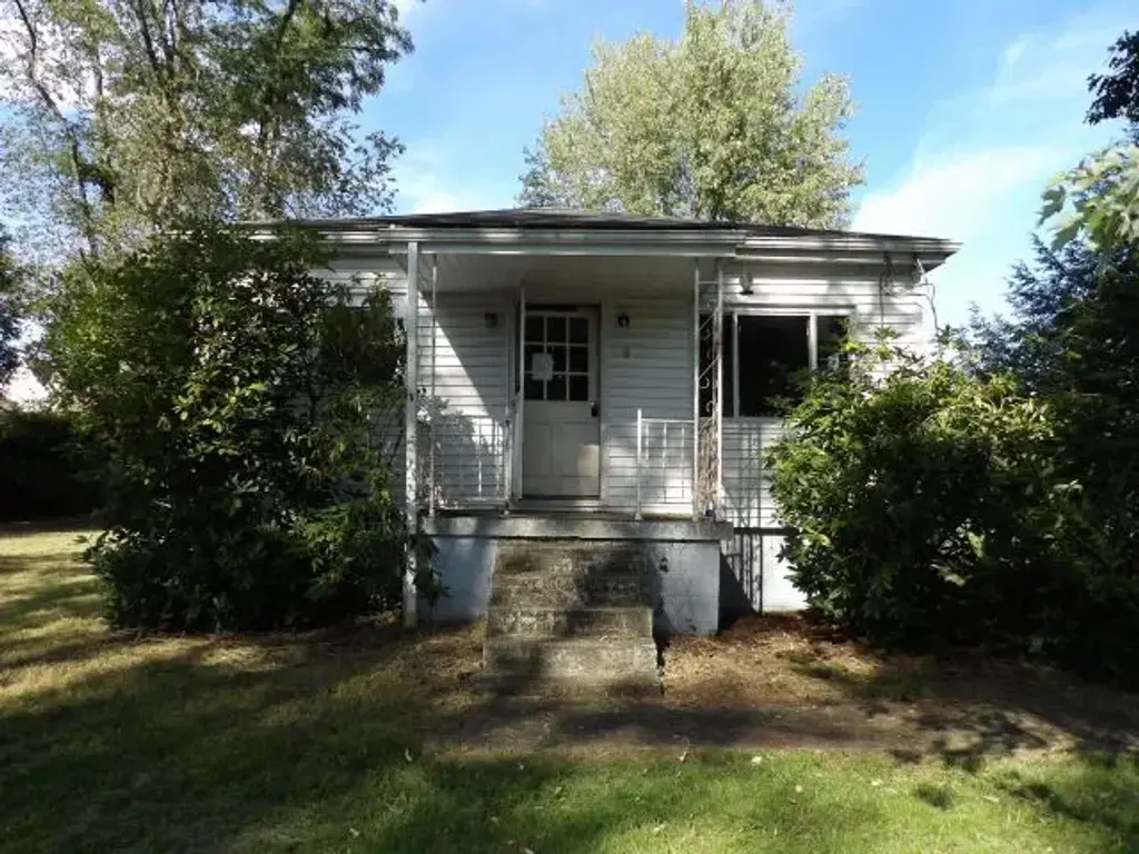 8 5th Avenue, Scottdale