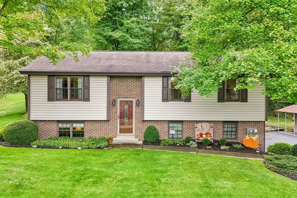282 Garfield Avenue, Mars Boro