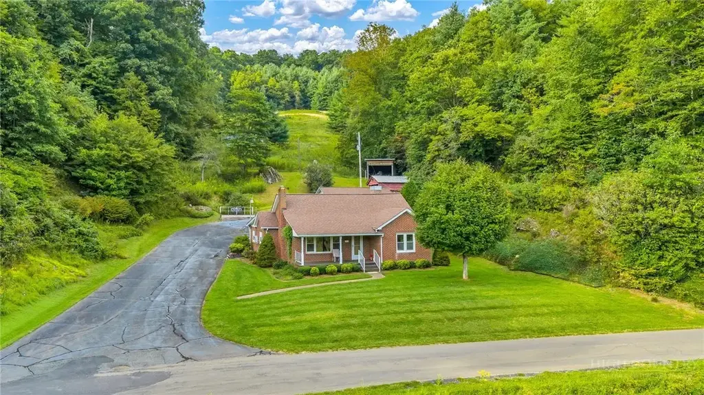 4908 Railroad Grade, Todd