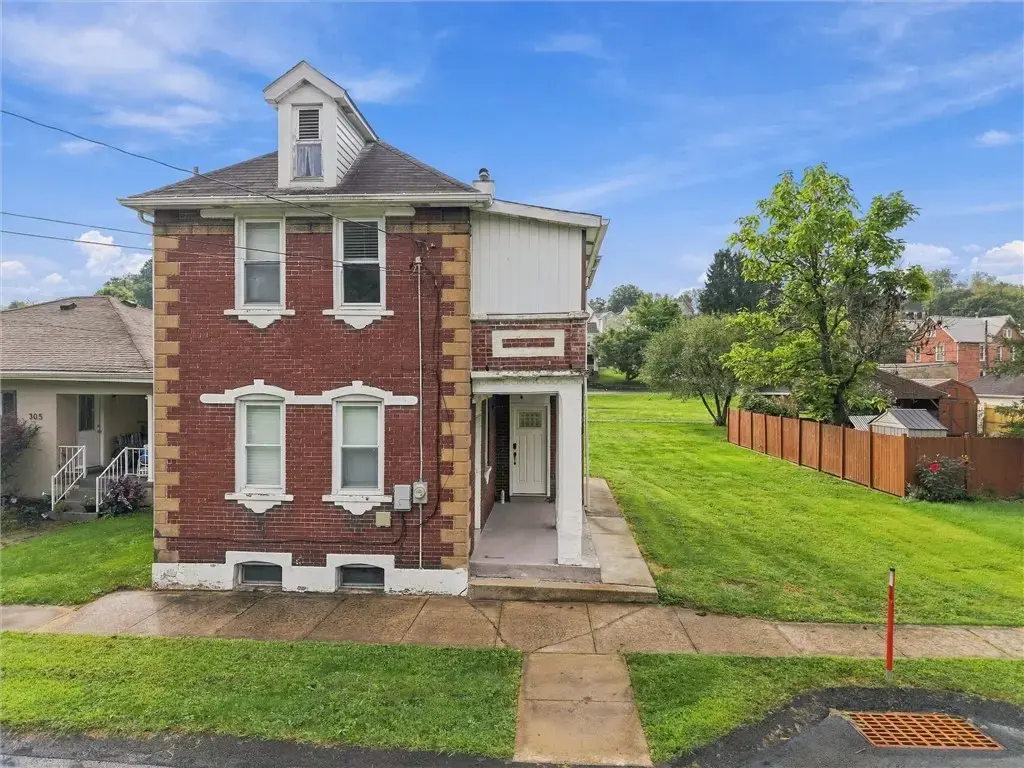 303 1st Avenue, Hyde Park