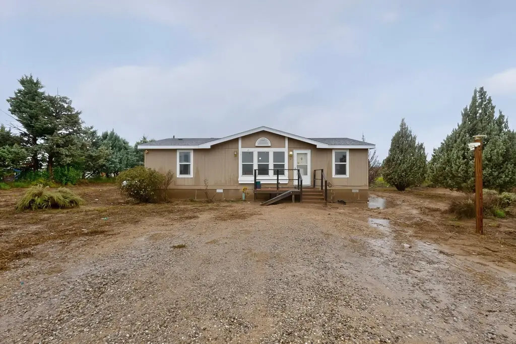 87 Amy Road, Los Lunas