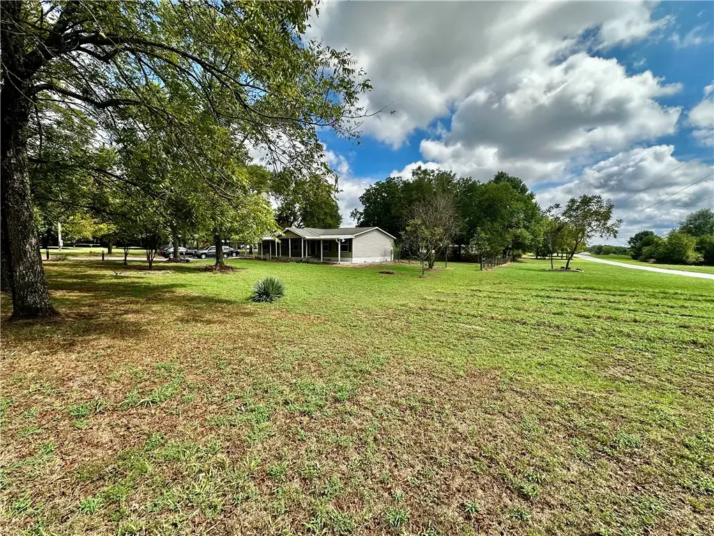 2585 N Mountain Road, Springdale