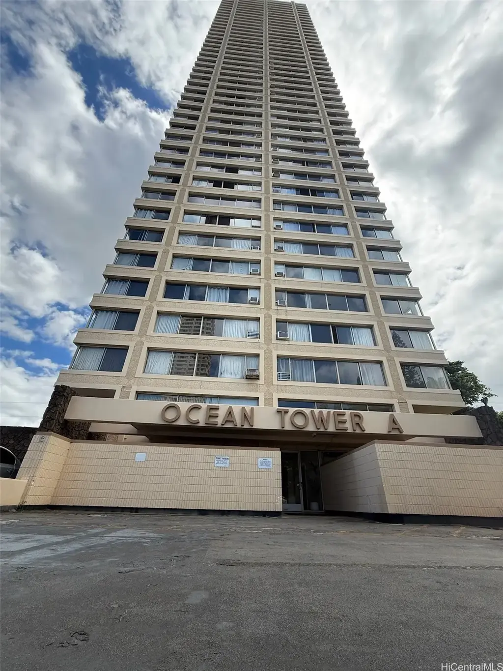 (unit #3903a) 1060 Kamehameha Highway, Pearl City